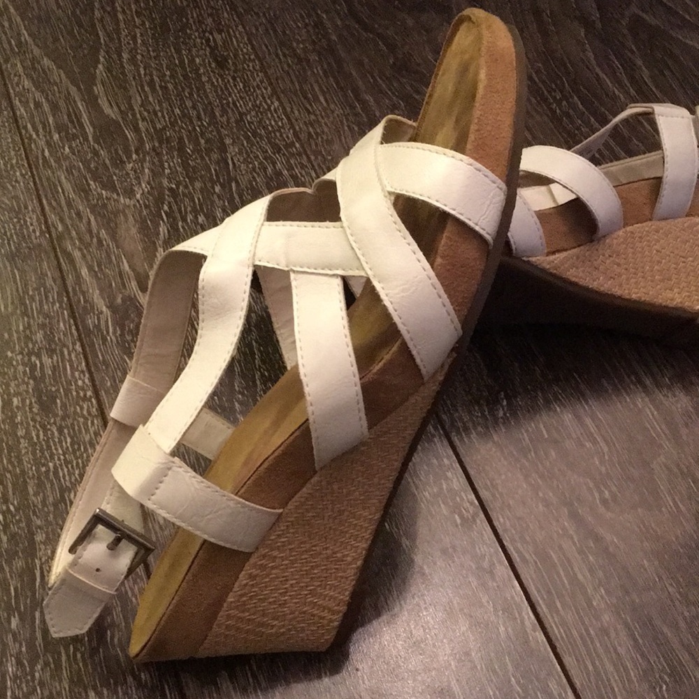 A2 Aerosoles wedge heel